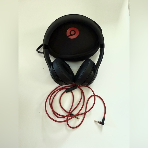 Beats‎ by Dr. Dre Solo On Ear Headphones Siren Red Black - Picture 10 of 11